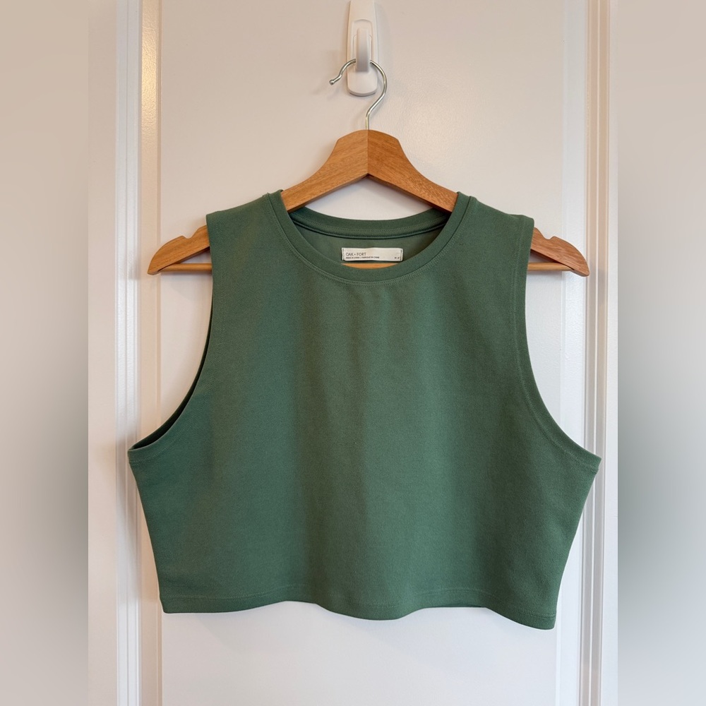 Oak + Fort Cropped Green Tank – Minimalist Essential!
